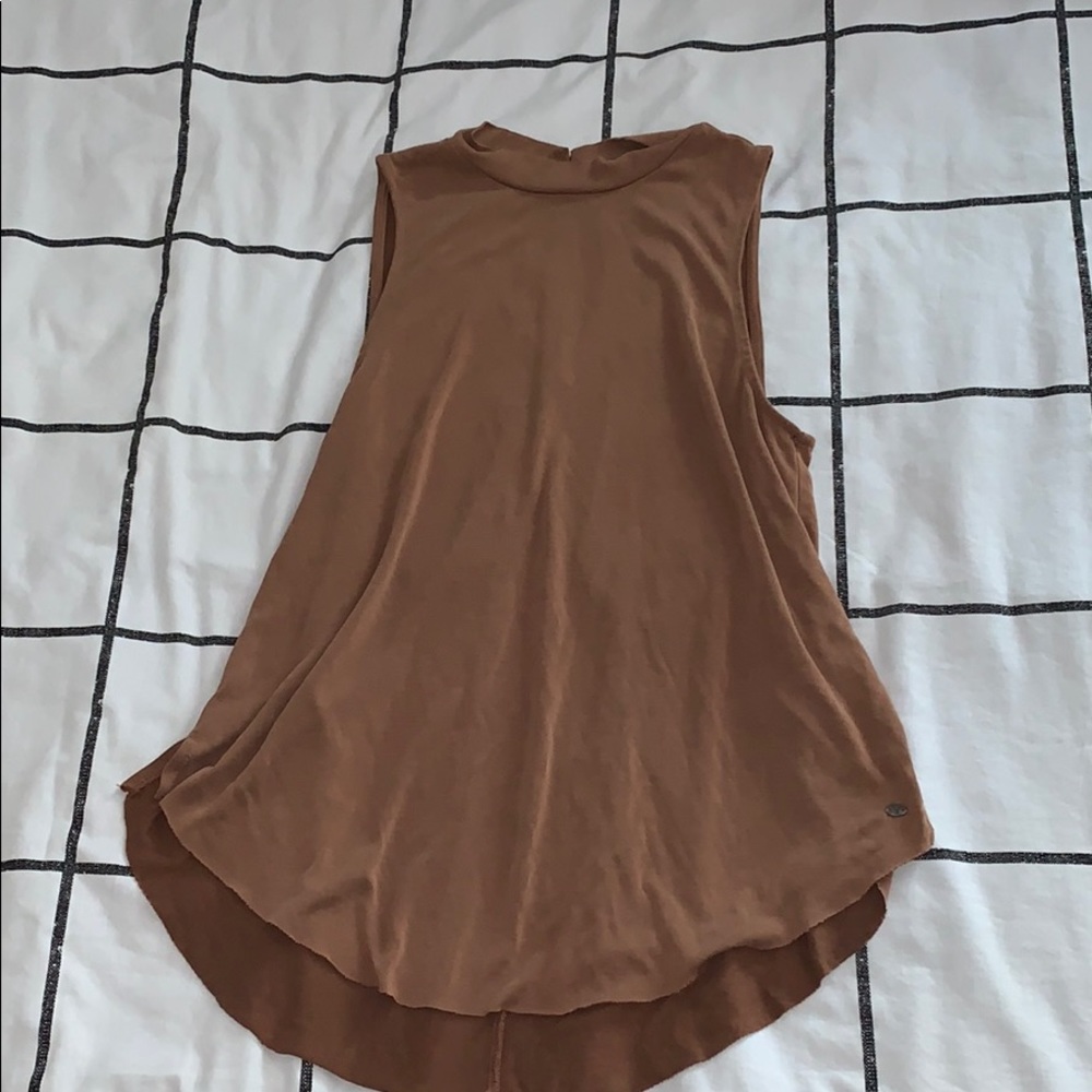 Sleeveless T